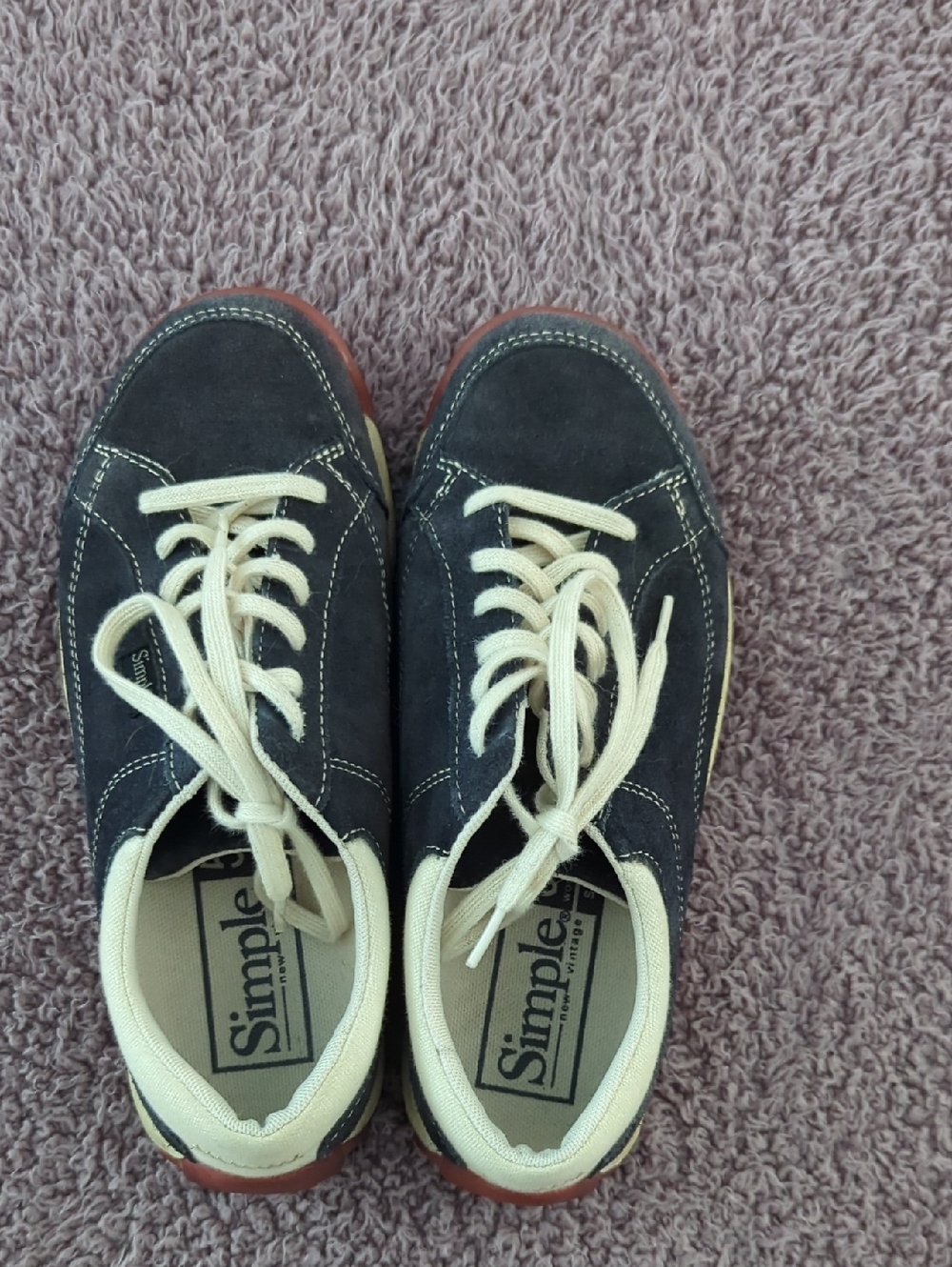 Simple Navy Suede Low-Top Sneakers with Cream Laces